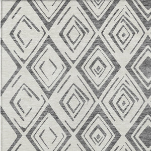Homeroots 3' Artichoke Green & Ivory Geometric Washable Area Rug For Indoor/Outdoor Spaces, Durable & Stylish 5' X 8' Polyester 583973