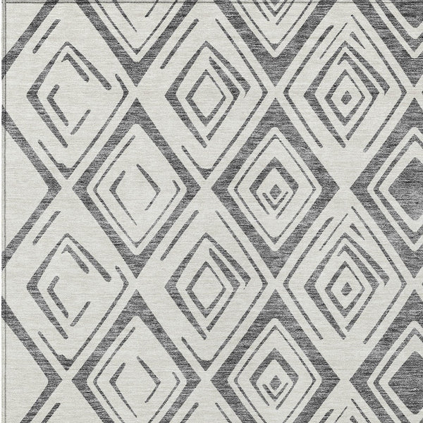 Homeroots 3' Artichoke Green & Ivory Geometric Washable Area Rug For Indoor/Outdoor Spaces, Durable & Stylish 5' X 8' Polyester 583973