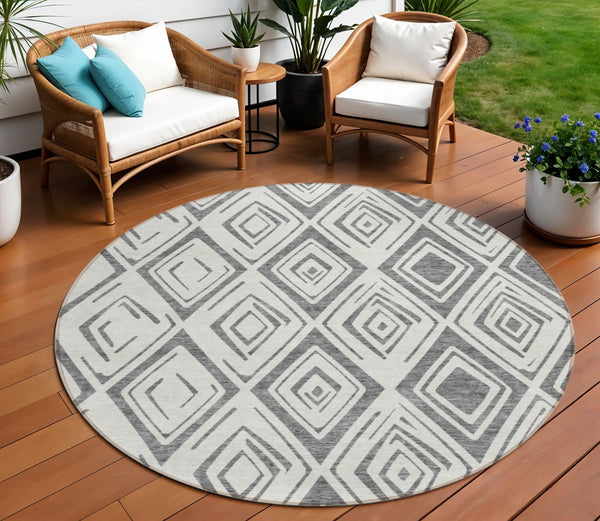 Homeroots 3' Artichoke Green & Ivory Geometric Washable Area Rug For Indoor/Outdoor Spaces, Durable & Stylish 8' Round Polyester 583974