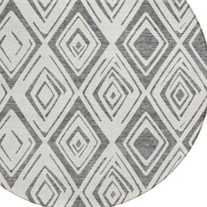 Homeroots 3' Artichoke Green & Ivory Geometric Washable Area Rug For Indoor/Outdoor Spaces, Durable & Stylish 8' Round Polyester 583974