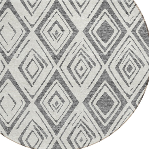 Homeroots 3' Artichoke Green & Ivory Geometric Washable Area Rug For Indoor/Outdoor Spaces, Durable & Stylish 8' Round Polyester 583974