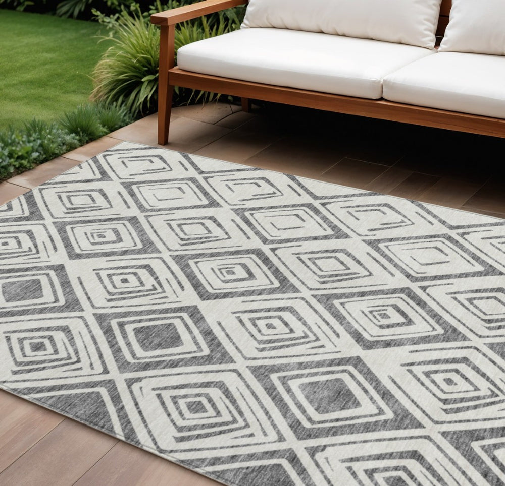 HomeRoots 5' Gray and Ivory Geometric Area Rug - Stylish, Washable, Durable for Indoor and Outdoor Use 10' X 14' 583977