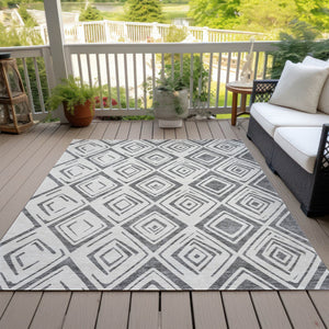 Homeroots 3' Artichoke Green & Ivory Geometric Washable Area Rug For Indoor/Outdoor Spaces, Durable & Stylish 10' X 14' Polyester 583977