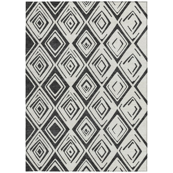 Homeroots 3' Artichoke Green & Ivory Geometric Washable Area Rug For Indoor/Outdoor Spaces, Durable & Stylish 5' X 8' Polyester 583979