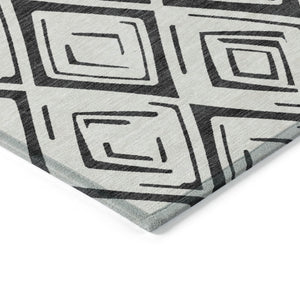 Homeroots 3' Artichoke Green & Ivory Geometric Washable Area Rug For Indoor/Outdoor Spaces, Durable & Stylish 5' X 8' Polyester 583979