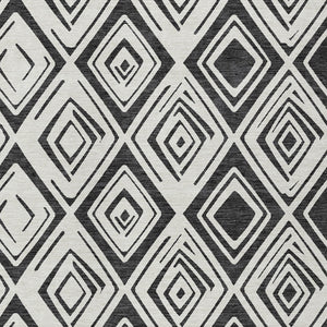 Homeroots 3' Artichoke Green & Ivory Geometric Washable Area Rug For Indoor/Outdoor Spaces, Durable & Stylish 5' X 8' Polyester 583979