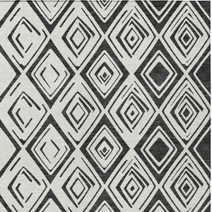 Homeroots 3' Artichoke Green & Ivory Geometric Washable Area Rug For Indoor/Outdoor Spaces, Durable & Stylish 9' X 12' Polyester 583982