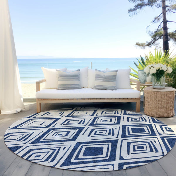 Homeroots 3' Artichoke Green & Ivory Geometric Washable Area Rug For Indoor/Outdoor Spaces, Durable & Stylish 8' Round Polyester 583986