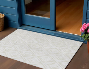 Homeroots 3' Artichoke Green & Ivory Geometric Washable Area Rug For Indoor/Outdoor Spaces, Durable & Stylish 3' X 5' Polyester 583996