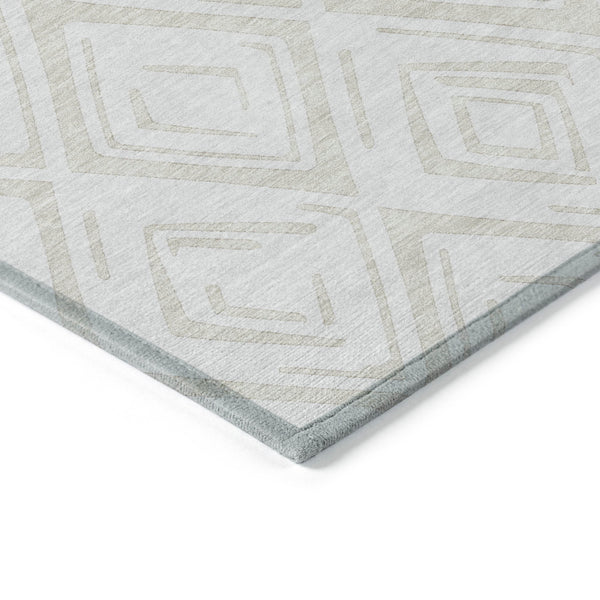 Homeroots 3' Artichoke Green & Ivory Geometric Washable Area Rug For Indoor/Outdoor Spaces, Durable & Stylish 3' X 5' Polyester 583996