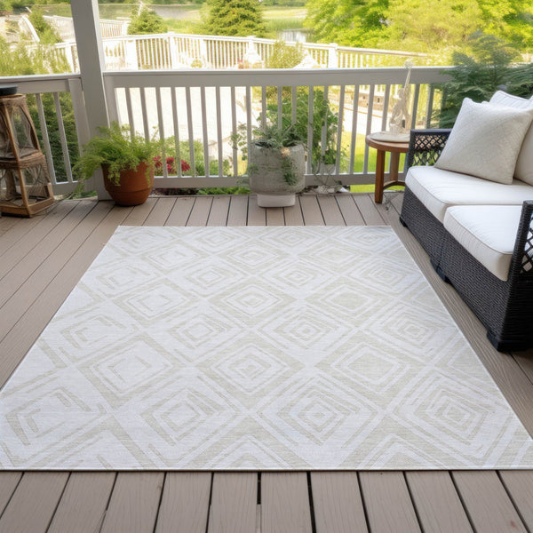 Homeroots 3' Artichoke Green & Ivory Geometric Washable Area Rug For Indoor/Outdoor Spaces, Durable & Stylish 5' X 8' Polyester 583997