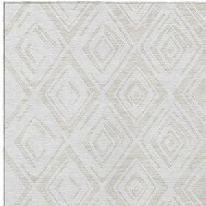 Homeroots 3' Artichoke Green & Ivory Geometric Washable Area Rug For Indoor/Outdoor Spaces, Durable & Stylish 5' X 8' Polyester 583997