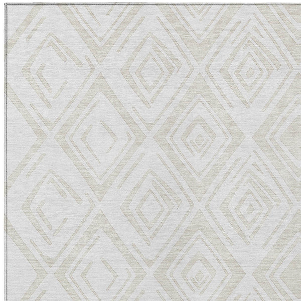 Homeroots 3' Artichoke Green & Ivory Geometric Washable Area Rug For Indoor/Outdoor Spaces, Durable & Stylish 5' X 8' Polyester 583997