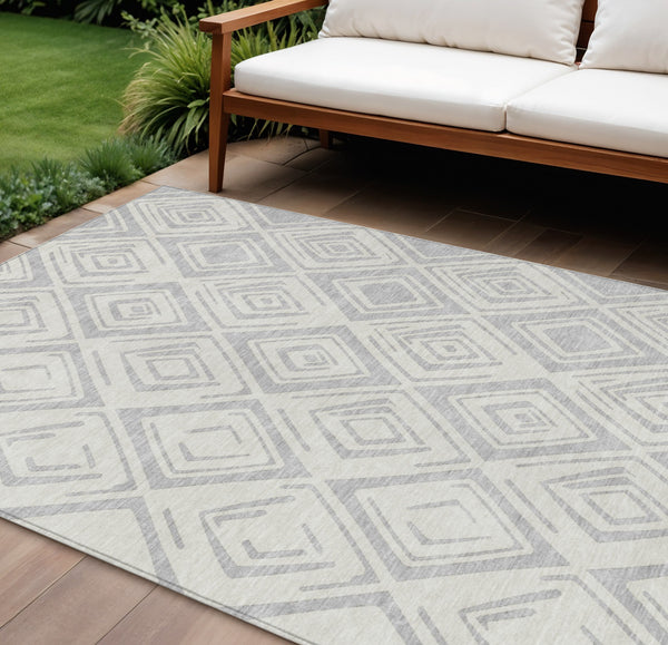 Homeroots 3' Artichoke Green & Ivory Geometric Washable Area Rug For Indoor/Outdoor Spaces, Durable & Stylish 10' X 14' Polyester 584007