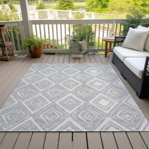 Homeroots 3' Artichoke Green & Ivory Geometric Washable Area Rug For Indoor/Outdoor Spaces, Durable & Stylish 3' X 5' Polyester 584008