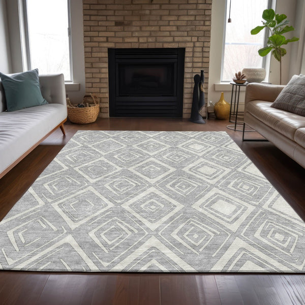 Homeroots 3' Artichoke Green & Ivory Geometric Washable Area Rug For Indoor/Outdoor Spaces, Durable & Stylish 3' X 5' Polyester 584008