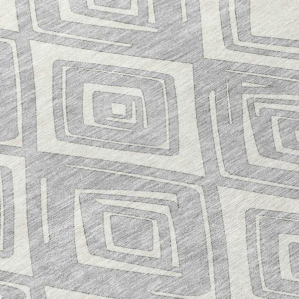 Homeroots 3' Artichoke Green & Ivory Geometric Washable Area Rug For Indoor/Outdoor Spaces, Durable & Stylish 8' Round Polyester 584010