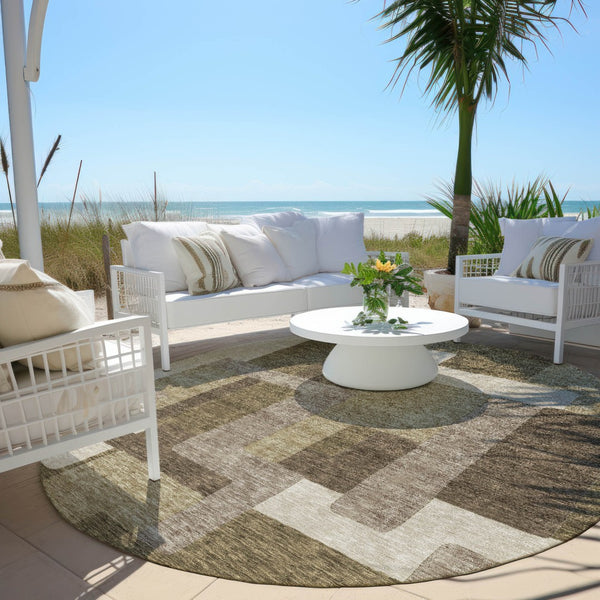 Homeroots 3' Beige Tan And Taupe Abstract Washable Area Rug For Indoor Or Outdoor Use - Durable Design 8' Round Polyester 584124