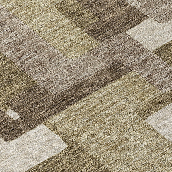 Homeroots 3' Beige Tan And Taupe Abstract Washable Area Rug For Indoor Or Outdoor Use - Durable Design 8' Round Polyester 584124