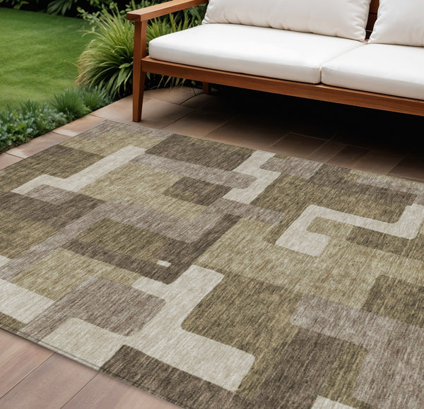 Homeroots 3' Beige Tan And Taupe Abstract Washable Area Rug For Indoor Or Outdoor Use - Durable Design 8' X 10' Polyester 584125