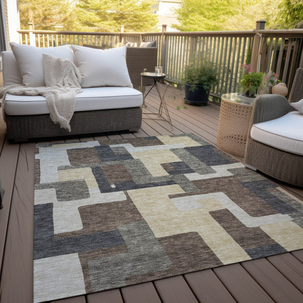 Homeroots 3' Beige Tan And Taupe Abstract Washable Area Rug For Indoor Or Outdoor Use - Durable Design 8' X 10' Polyester 584137