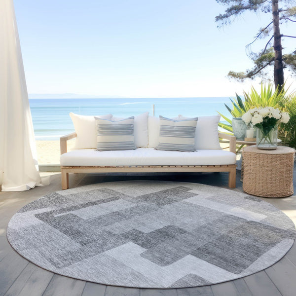 Homeroots 3' Beige Tan And Taupe Abstract Washable Area Rug For Indoor Or Outdoor Use - Durable Design 8' Round Polyester 584166