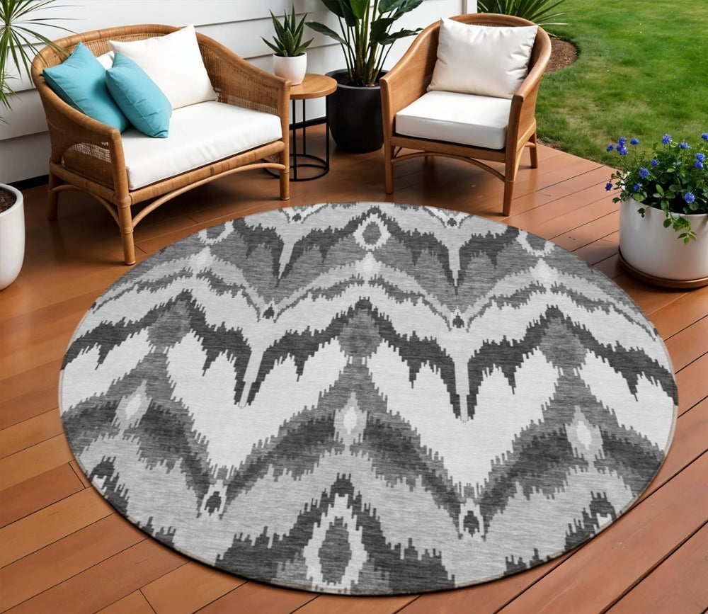 HomeRoots 5' Stylish Gray, Silver & Charcoal Ikat Washable Area Rug for Indoor & Outdoor High-Traffic Spaces 8' Round 584358