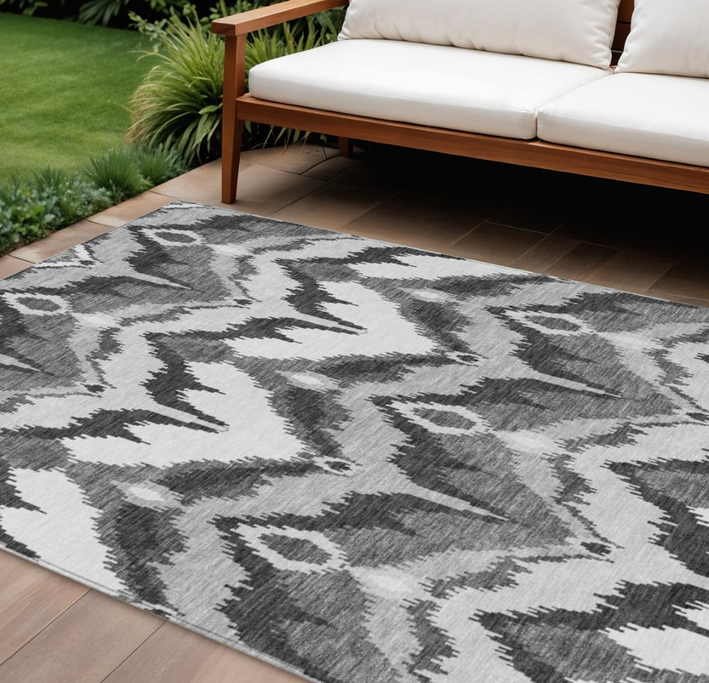 HomeRoots 9' Gray Silver Charcoal Ikat Area Rug - Durable, Washable Design for Indoor & Outdoor Spaces 9' X 12' 584360