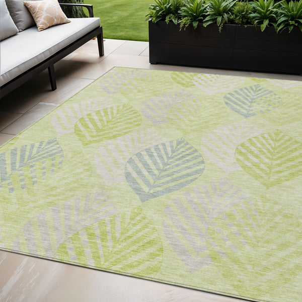Homeroots 3' Artichoke Green Floral Area Rug - Washable, Durable, Ideal For Indoor & Outdoor Spaces 5' X 8' Polyester 584393