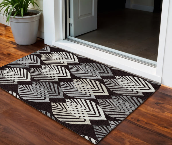 Homeroots 3' Artichoke Green Floral Area Rug - Washable, Durable, Ideal For Indoor & Outdoor Spaces 3' X 5' Polyester 584404