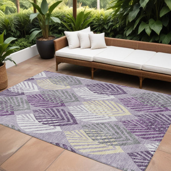 Homeroots 3' Artichoke Green Floral Area Rug - Washable, Durable, Ideal For Indoor & Outdoor Spaces 9' X 12' Polyester 584438