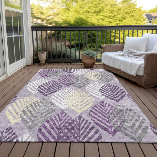 Homeroots 3' Artichoke Green Floral Area Rug - Washable, Durable, Ideal For Indoor & Outdoor Spaces 10' X 14' Polyester 584439