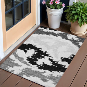 Homeroots 3'' Black Gray Silver Abstract Washable Area Rug For Indoor Outdoor Spaces, Stain Resistant Design 3' X 5' Polyester 584536