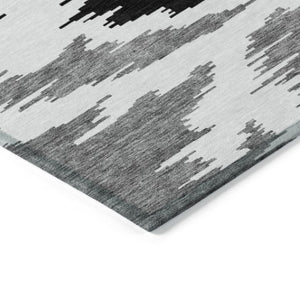 Homeroots 3'' Black Gray Silver Abstract Washable Area Rug For Indoor Outdoor Spaces, Stain Resistant Design 8' Round Polyester 584538
