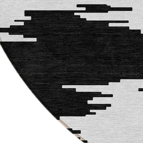 Homeroots 3'' Black Gray Silver Abstract Washable Area Rug For Indoor Outdoor Spaces, Stain Resistant Design 8' Round Polyester 584538