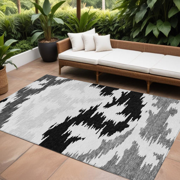 Homeroots 3'' Black Gray Silver Abstract Washable Area Rug For Indoor Outdoor Spaces, Stain Resistant Design 8' X 10' Polyester 584539