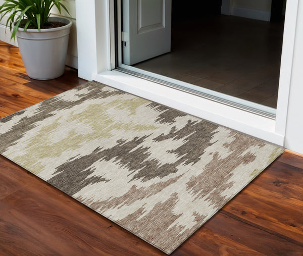 Homeroots 3'' Black Gray Silver Abstract Washable Area Rug For Indoor Outdoor Spaces, Stain Resistant Design 3' X 5' Polyester 584542