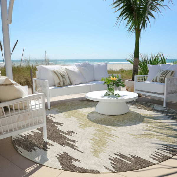 Homeroots 3'' Black Gray Silver Abstract Washable Area Rug For Indoor Outdoor Spaces, Stain Resistant Design 8' Round Polyester 584544