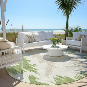 Homeroots 3'' Black Gray Silver Abstract Washable Area Rug For Indoor Outdoor Spaces, Stain Resistant Design 8' Round Polyester 584556