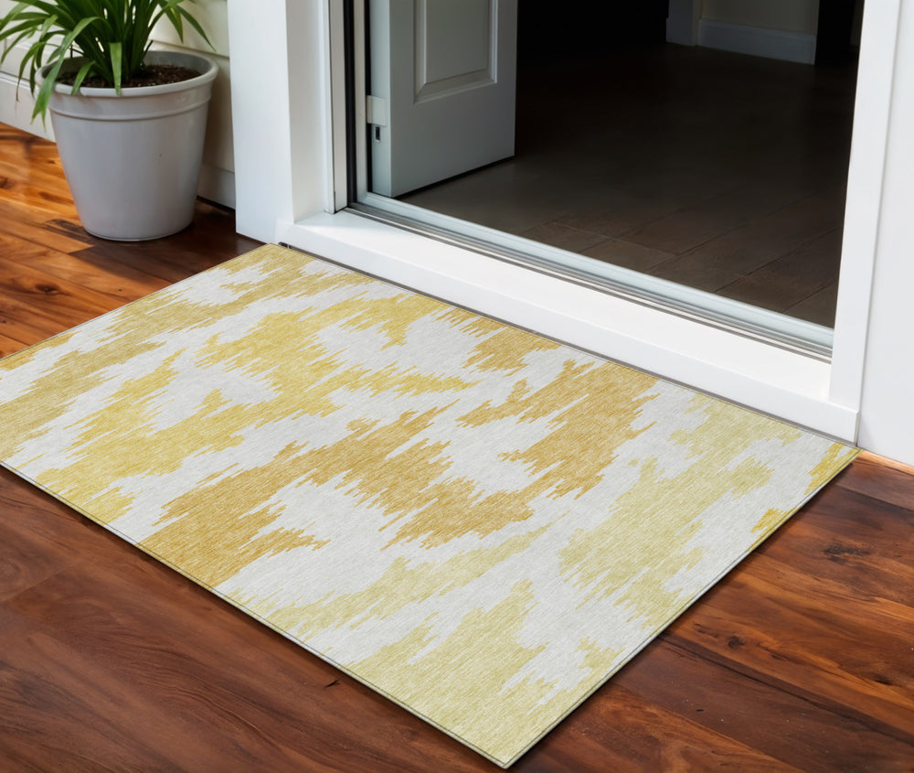 Homeroots 3'' Black Gray Silver Abstract Washable Area Rug For Indoor Outdoor Spaces, Stain Resistant Design 3' X 5' Polyester 584560