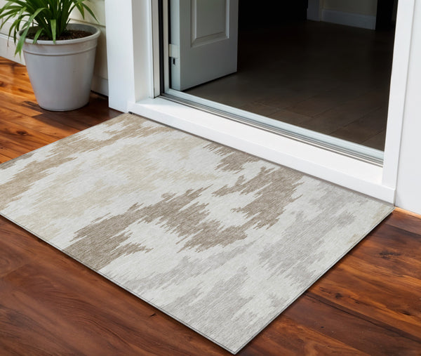 Homeroots 3'' Black Gray Silver Abstract Washable Area Rug For Indoor Outdoor Spaces, Stain Resistant Design 3' X 5' Polyester 584566