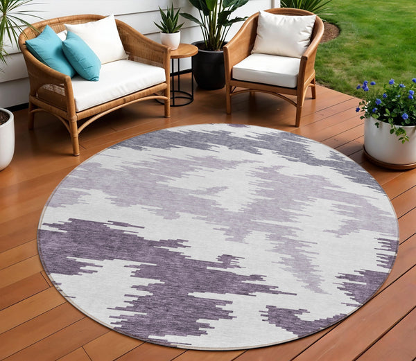Homeroots 3'' Black Gray Silver Abstract Washable Area Rug For Indoor Outdoor Spaces, Stain Resistant Design 8' Round Polyester 584586