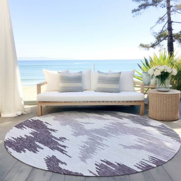 Homeroots 3'' Black Gray Silver Abstract Washable Area Rug For Indoor Outdoor Spaces, Stain Resistant Design 8' Round Polyester 584586