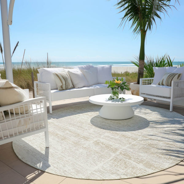 HomeRoots 5' Elegant Ivory Beige Tan Abstract Washable Area Rug for Indoor and Outdoor High-Traffic Spaces 8' Round 584640