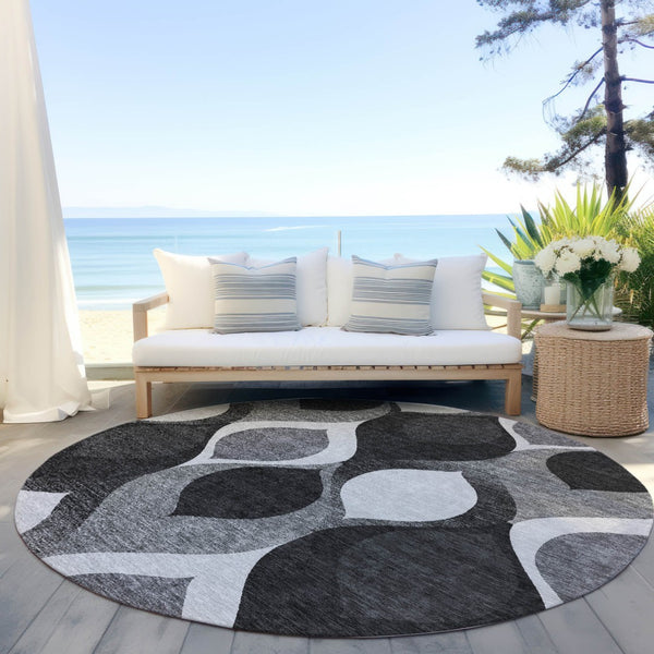 Homeroots 3' Beige Taupe And Ivory Ogee Washable Area Rug - Perfect For Indoor And Outdoor Spaces! 8' Round Polyester 584754