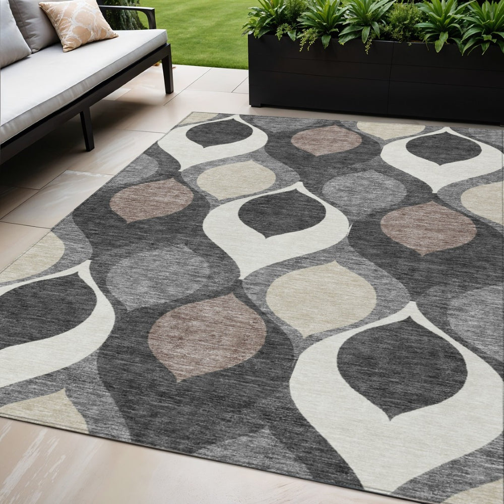 HomeRoots 5' Stylish Gray Beige Taupe Ogee Area Rug - Washable, Durable, Indoor/Outdoor, Kid & Pet Friendly 5' X 8' 584771