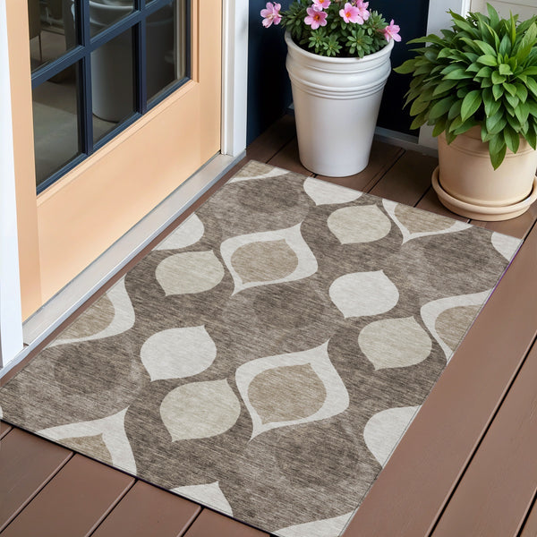 Homeroots 3' Beige Taupe And Ivory Ogee Washable Area Rug - Perfect For Indoor And Outdoor Spaces! 3' X 5' Polyester 584806