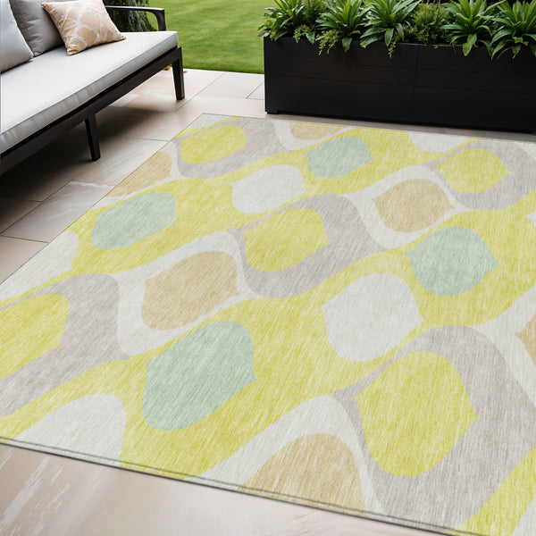 Homeroots 3' Beige Taupe And Ivory Ogee Washable Area Rug - Perfect For Indoor And Outdoor Spaces! 5' X 8' Polyester 584813
