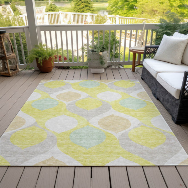Homeroots 3' Beige Taupe And Ivory Ogee Washable Area Rug - Perfect For Indoor And Outdoor Spaces! 8' X 10' Polyester 584815