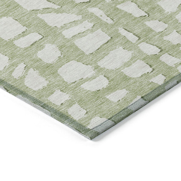 Homeroots 3' Artichoke Green And Ivory Abstract Washable Indoor Outdoor Area Rug For Stylish Spaces 8' X 10' Polyester 585043